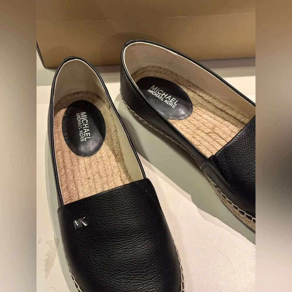 ✨NIB✨ Michael Kors Black and Tan Kendrick Slip On Ballet Flat - Picture 6 of 10